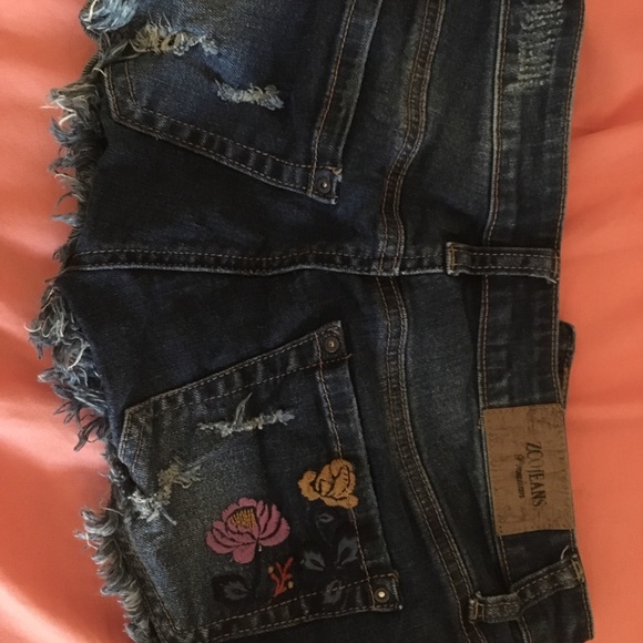 Ripped denim shorts - Picture 2 of 2